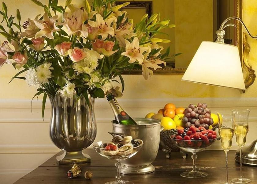Lombardy Crema Interior Entrance