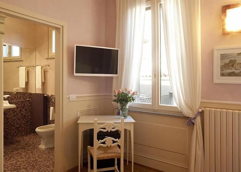 Lombardy Crema Interior Entrance