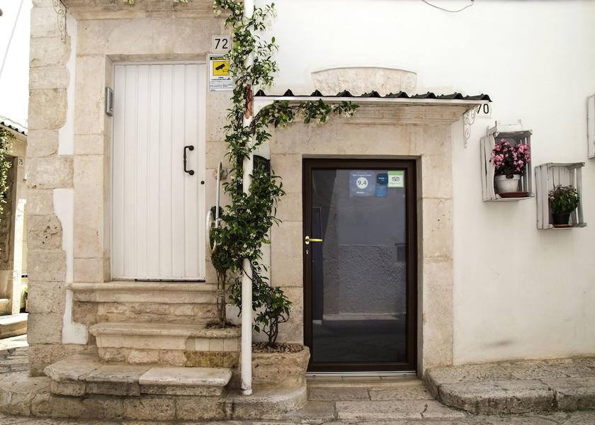 Puglia Putignano Entrance