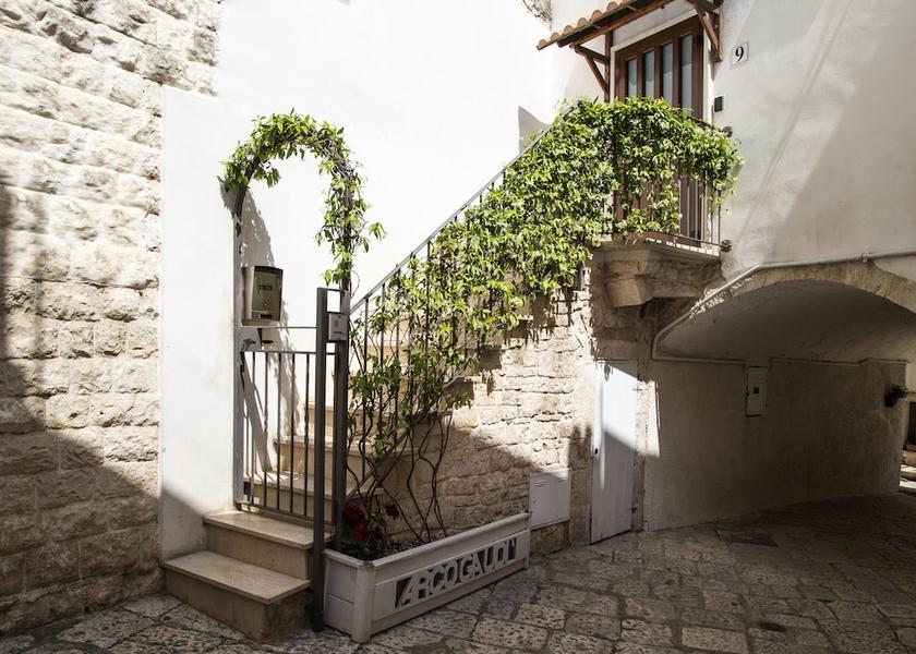 Puglia Putignano Exterior Detail