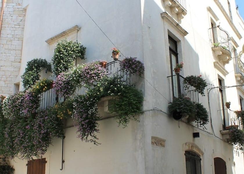 Puglia Putignano Exterior Detail