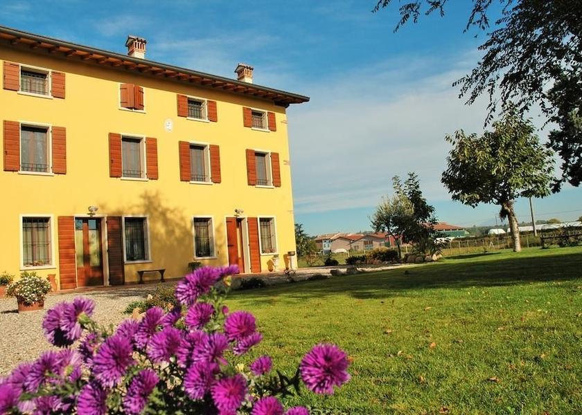 Lombardy Volta Mantovana Exterior Detail