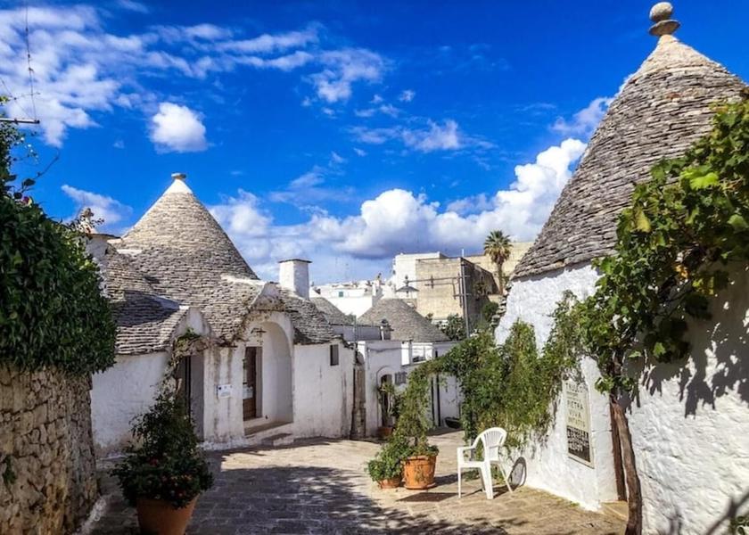 Puglia Villa Castelli Exterior Detail