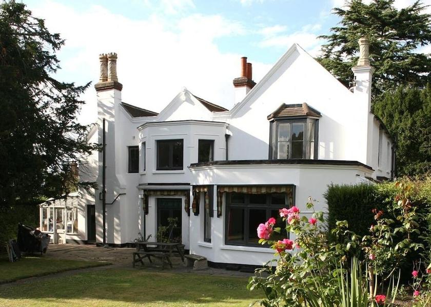 England Esher Facade