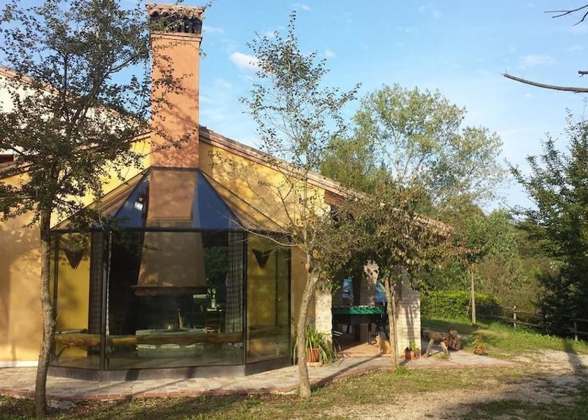 Veneto Giavera del Montello Exterior Detail