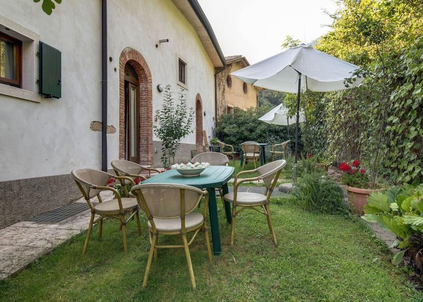 Veneto Caprino Veronese Dining Area