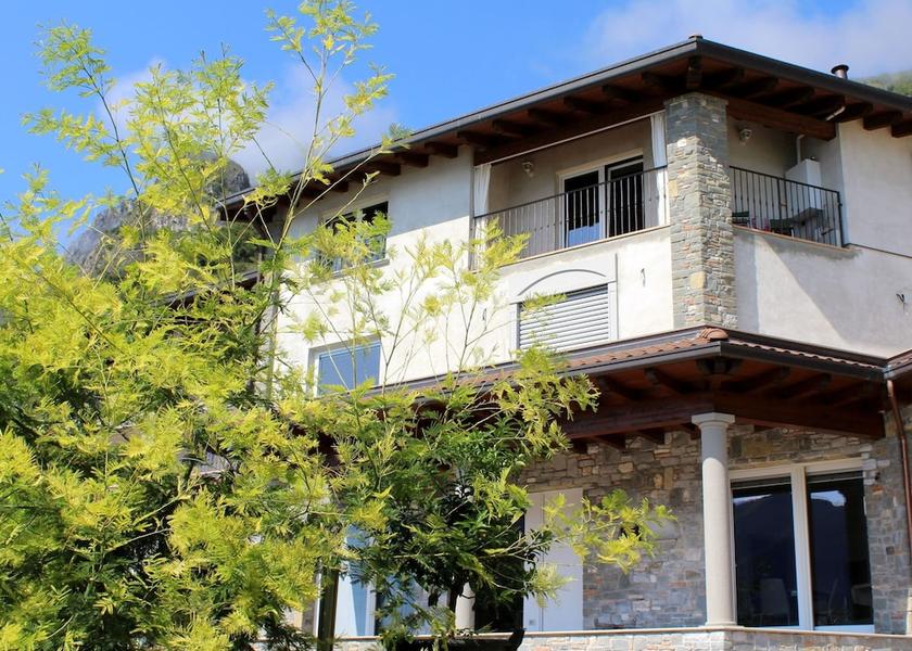 Lombardy Marone Exterior Detail