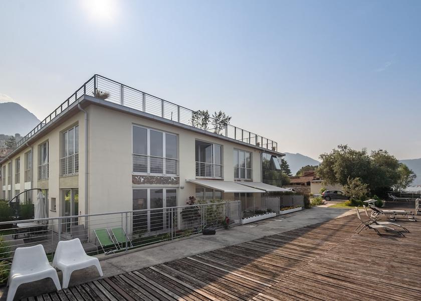 Lombardy Marone Exterior Detail