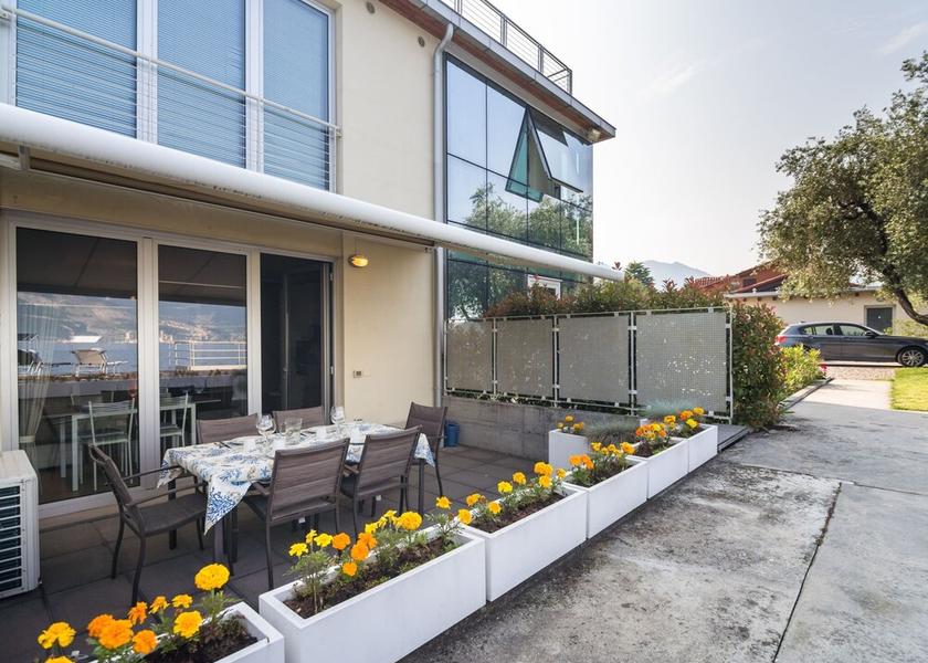 Lombardy Marone Balcony