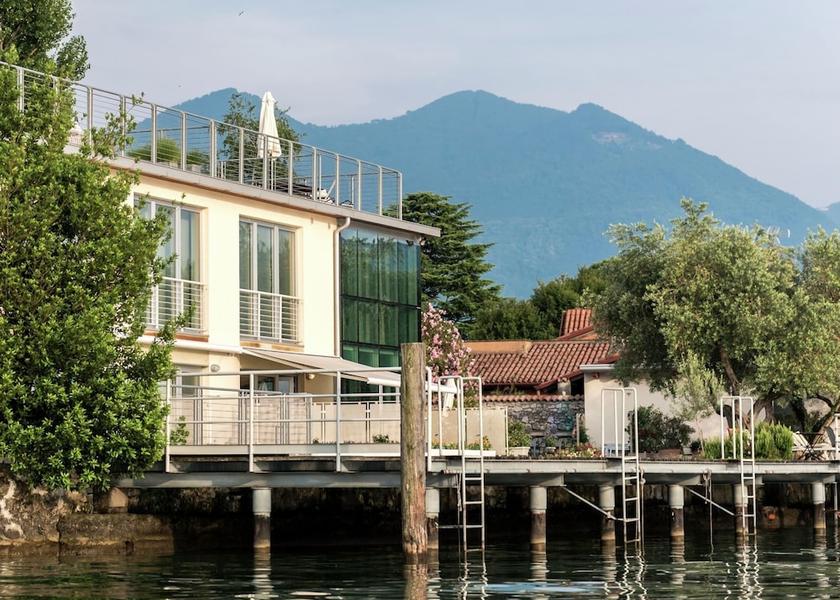 Lombardy Marone Exterior Detail