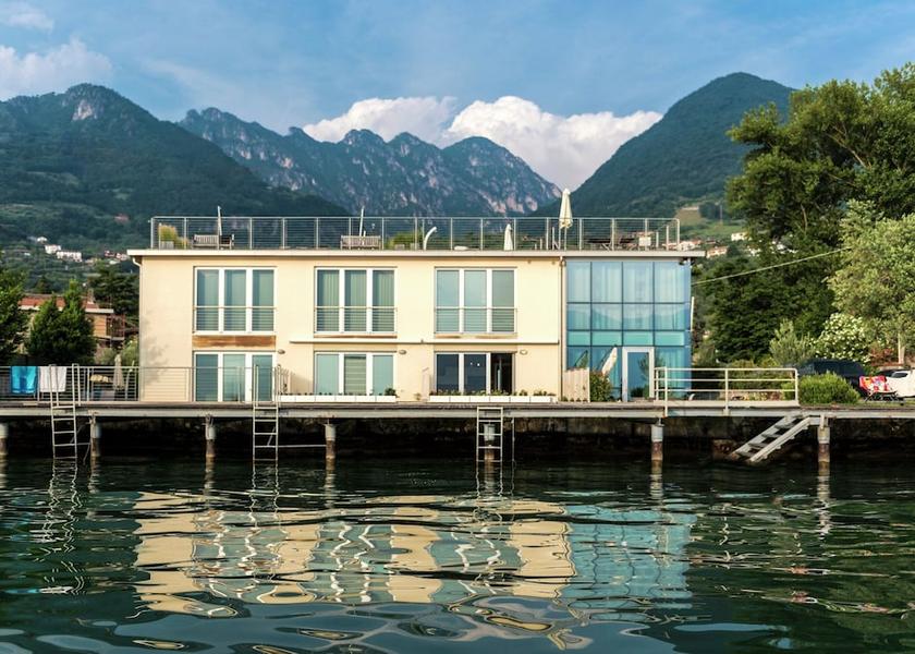 Lombardy Marone Exterior Detail