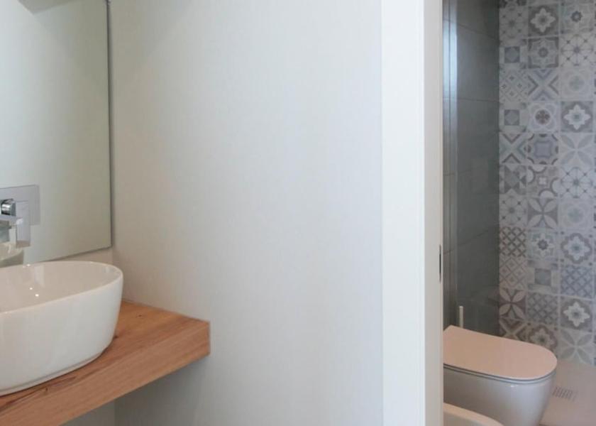 Lombardy Marone Room