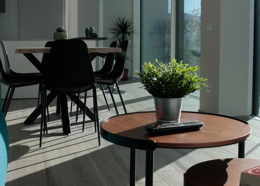 Lombardy Marone Room