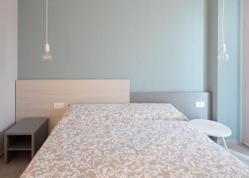 Lombardy Marone Room