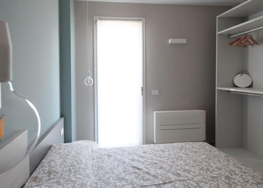 Lombardy Marone Room