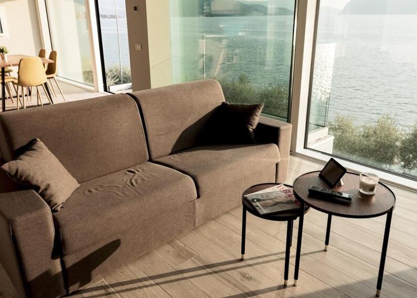 Lombardy Marone Room