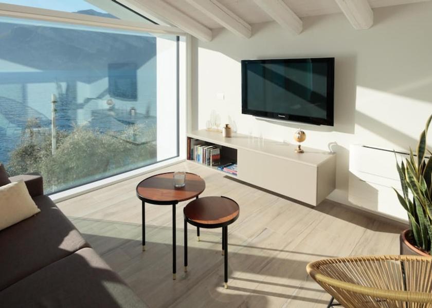 Lombardy Marone Room