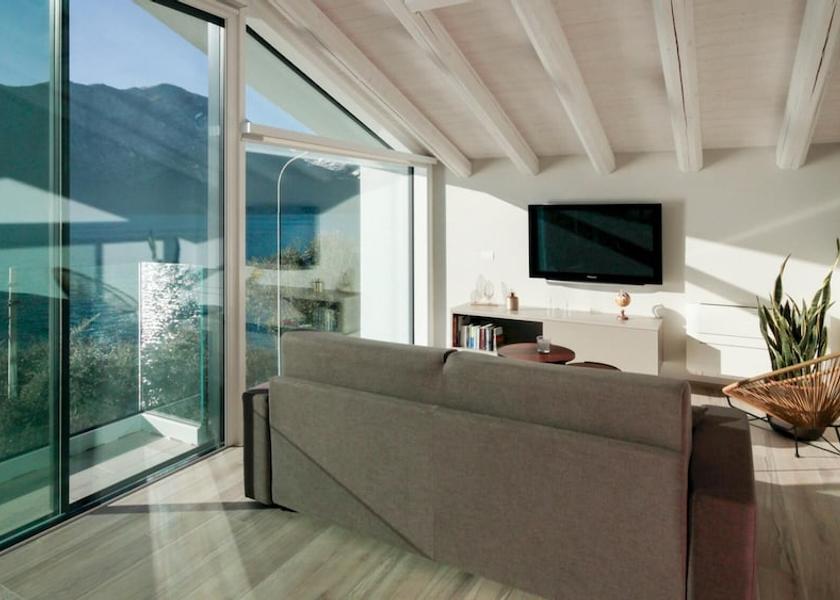Lombardy Marone Room