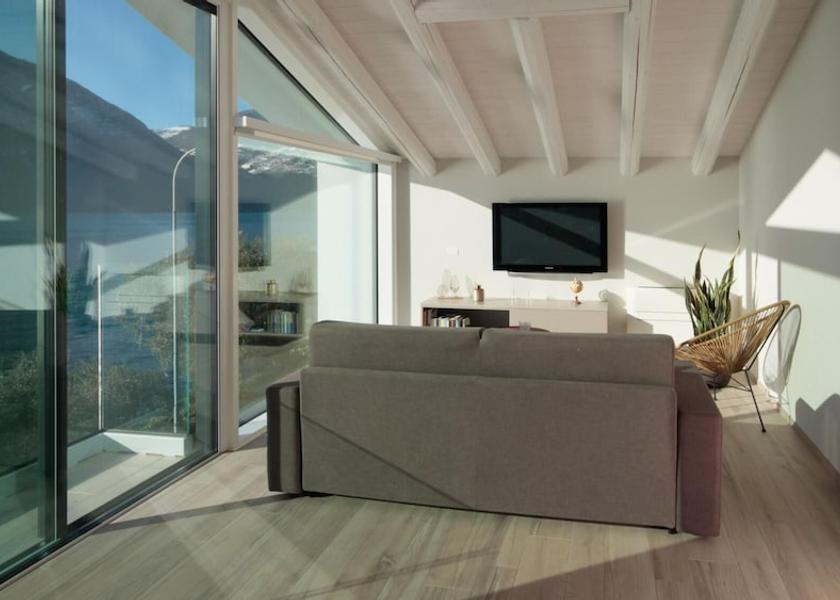 Lombardy Marone Room