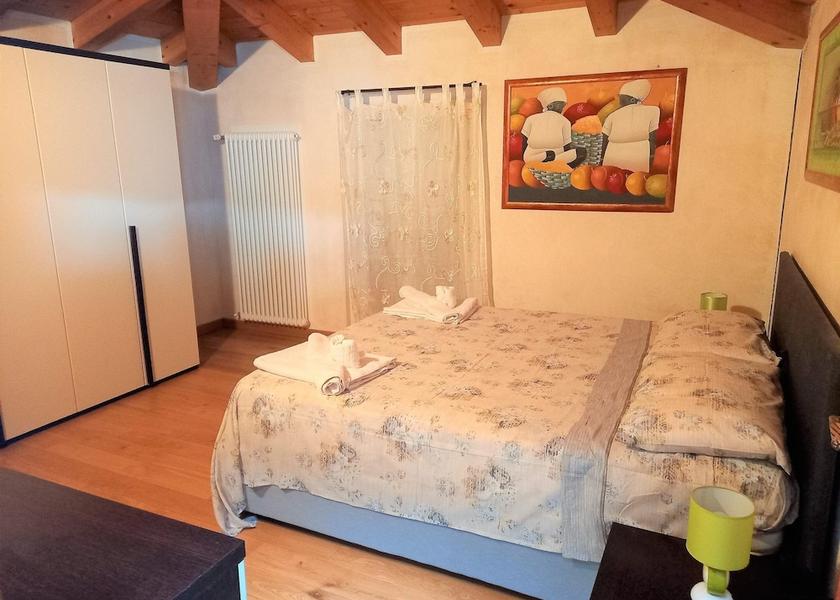 Lombardy Marone Room