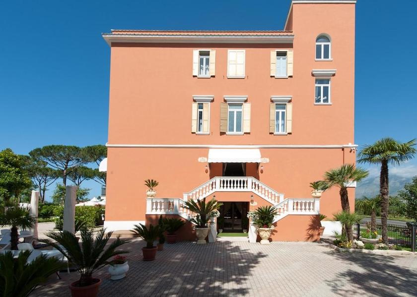 Lazio Minturno Exterior Detail