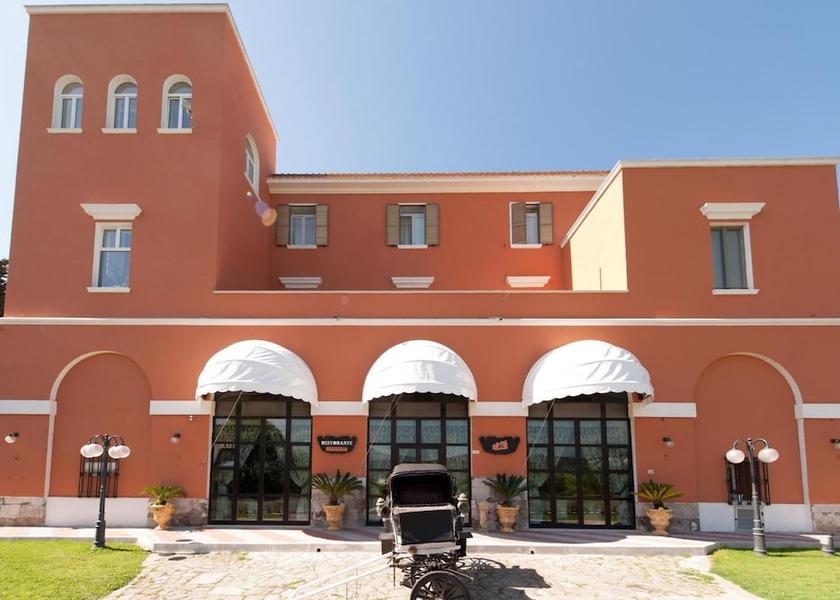 Lazio Minturno Exterior Detail