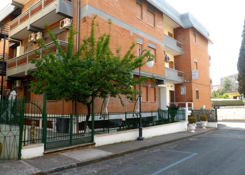 Lazio Minturno Exterior Detail