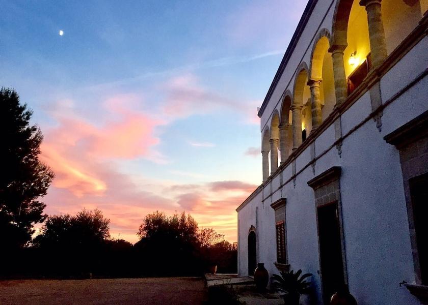 Puglia Torricella Facade
