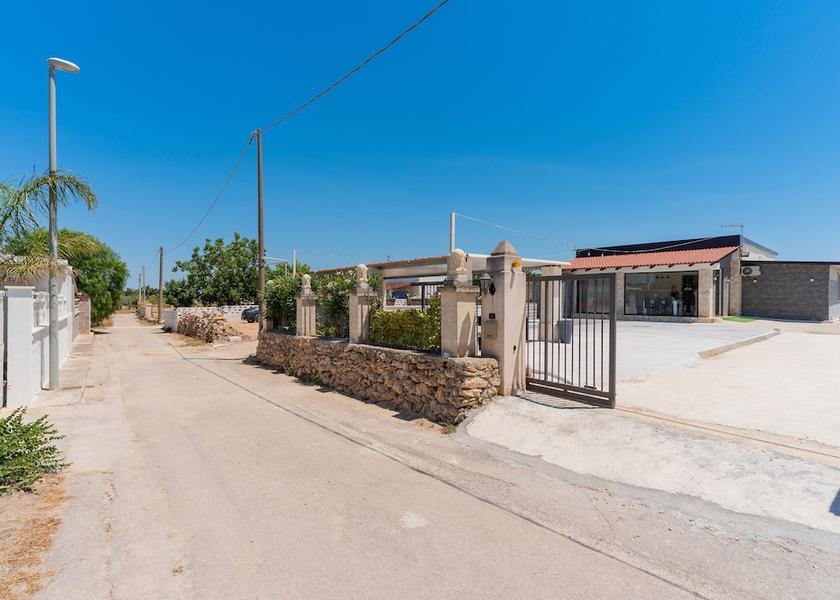 Puglia Torricella Exterior Detail