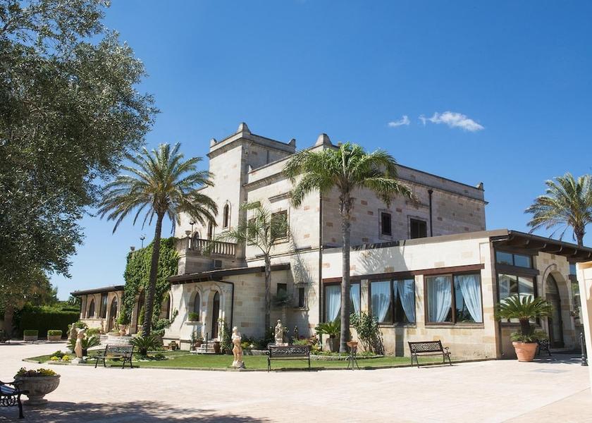 Puglia Avetrana Facade