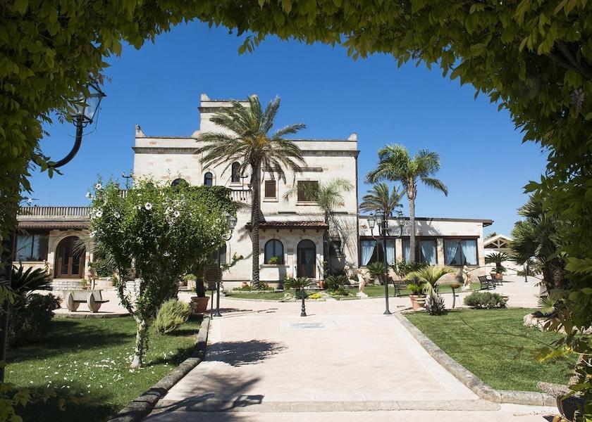 Puglia Avetrana Facade