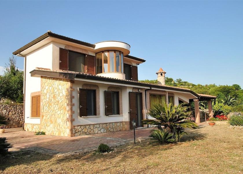 Lazio Itri Exterior Detail