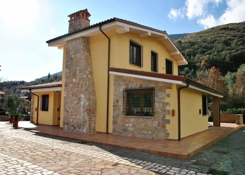 Lazio Itri Exterior Detail