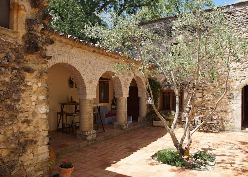 Occitanie Goudargues Terrace