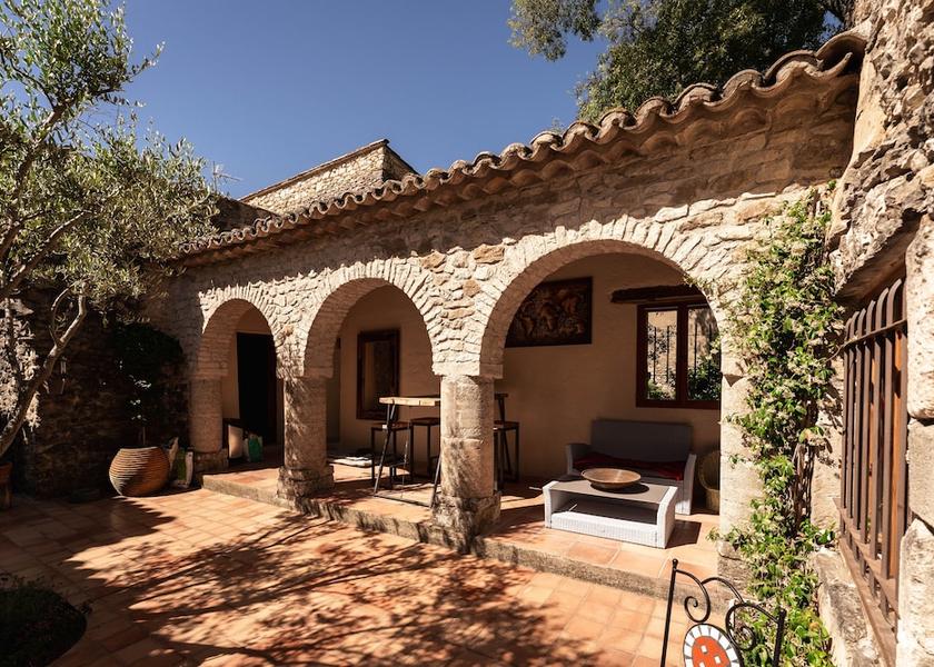 Occitanie Goudargues Terrace