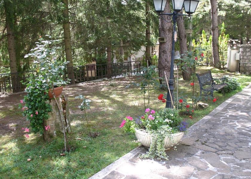 Abruzzo Rocca di Mezzo Property Grounds