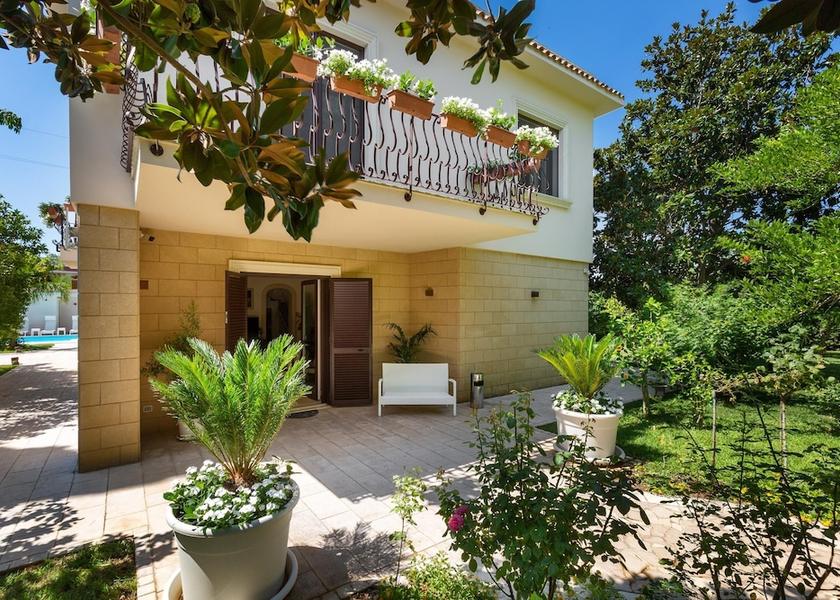 Puglia Parabita Exterior Detail