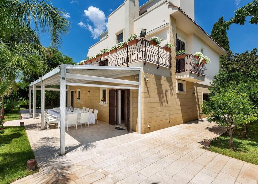 Puglia Parabita Exterior Detail