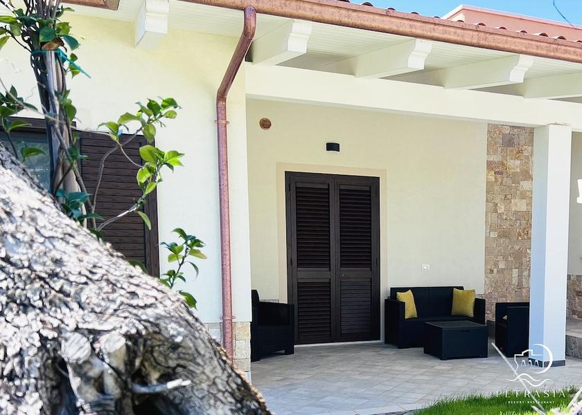 Campania Vibonati Exterior Detail