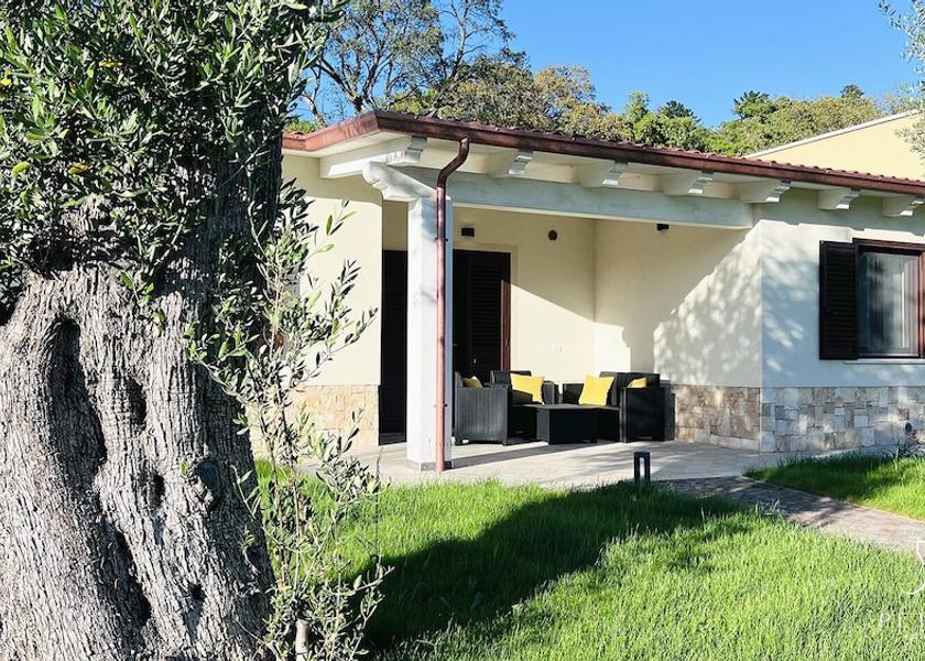 Campania Vibonati Exterior Detail