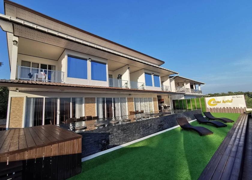 Nan Pua Exterior Detail