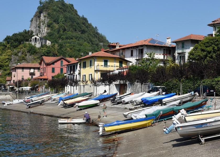 Lombardy Castelveccana Room