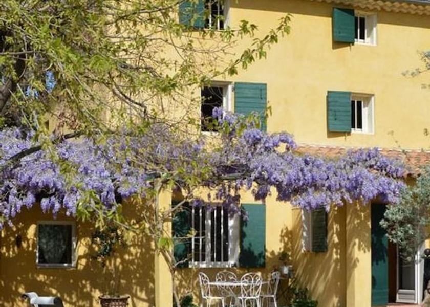 Provence - Alpes - Cote d'Azur La Destrousse Facade