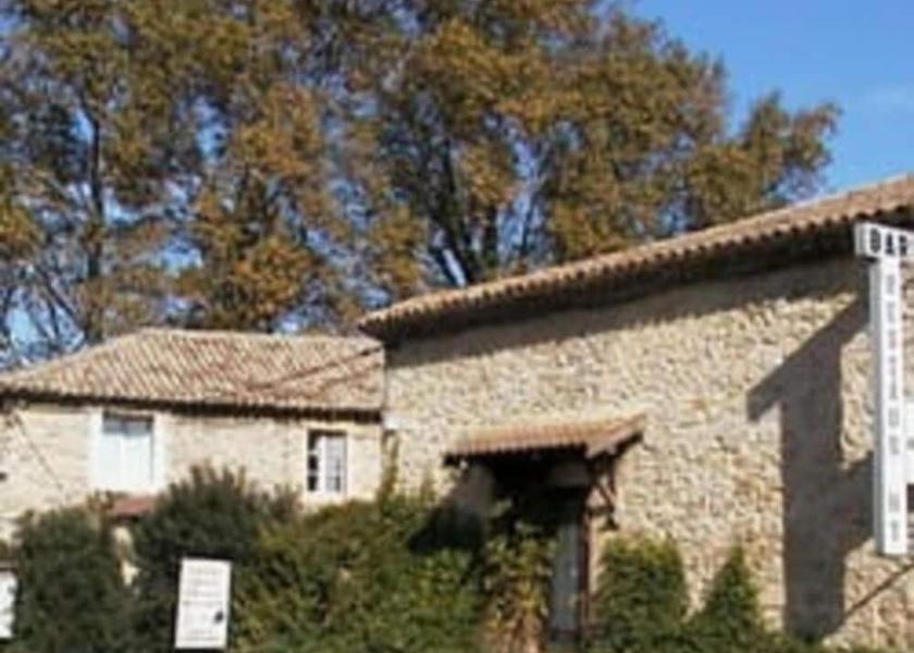Occitanie Laudun Facade