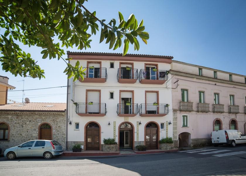 Campania Pollica Exterior Detail