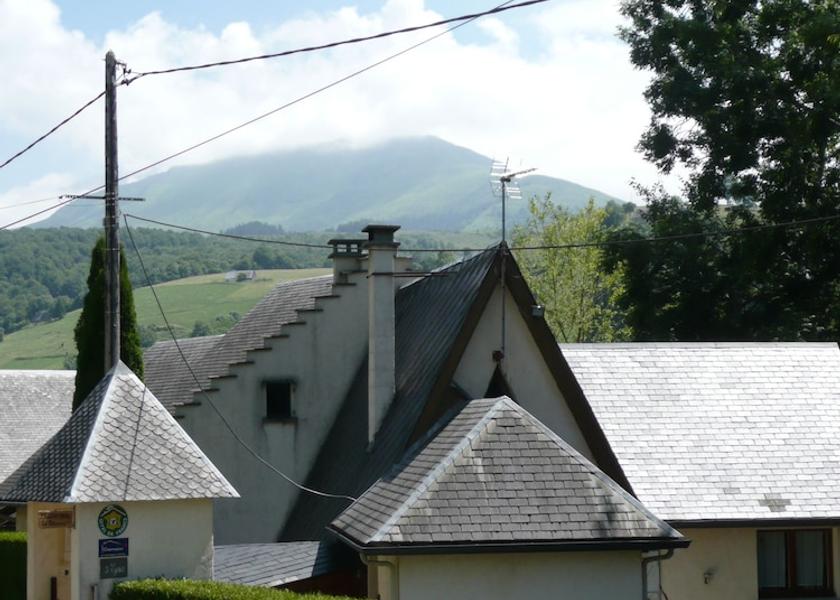 Occitanie Campan Exterior Detail