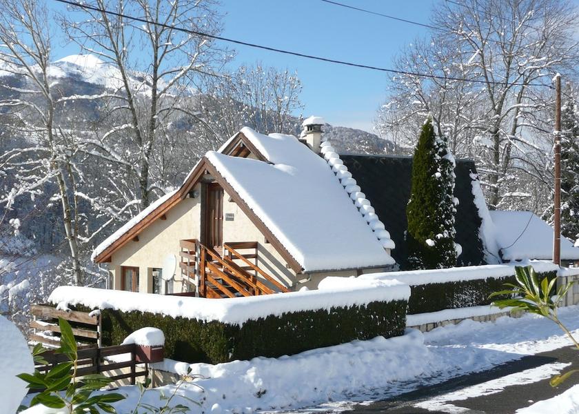 Occitanie Campan Exterior Detail