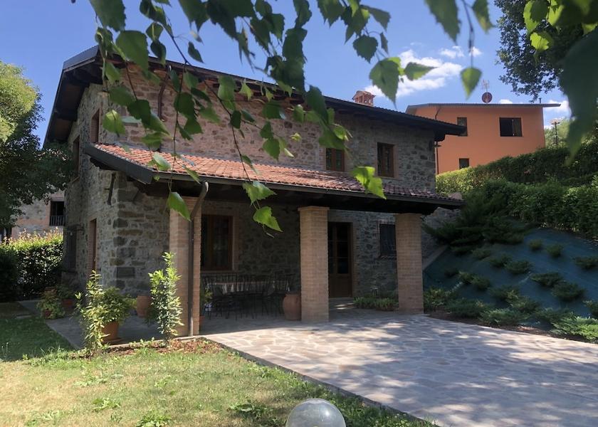 Tuscany Camporgiano Facade