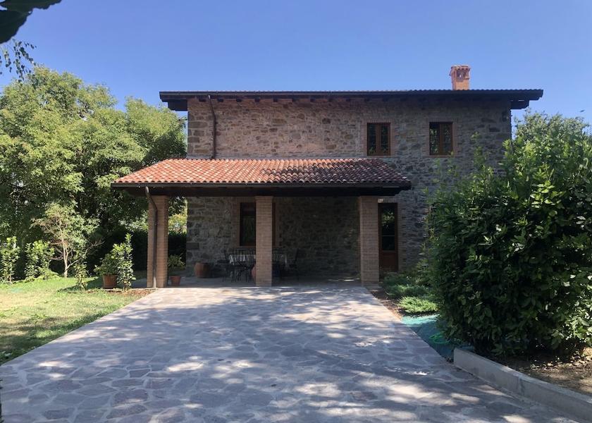 Tuscany Camporgiano Facade