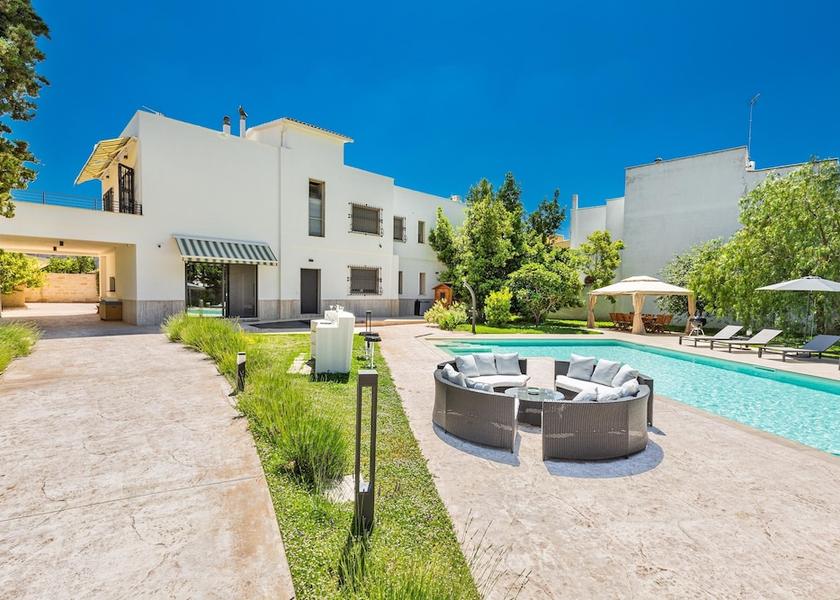 Puglia Ruffano Exterior Detail